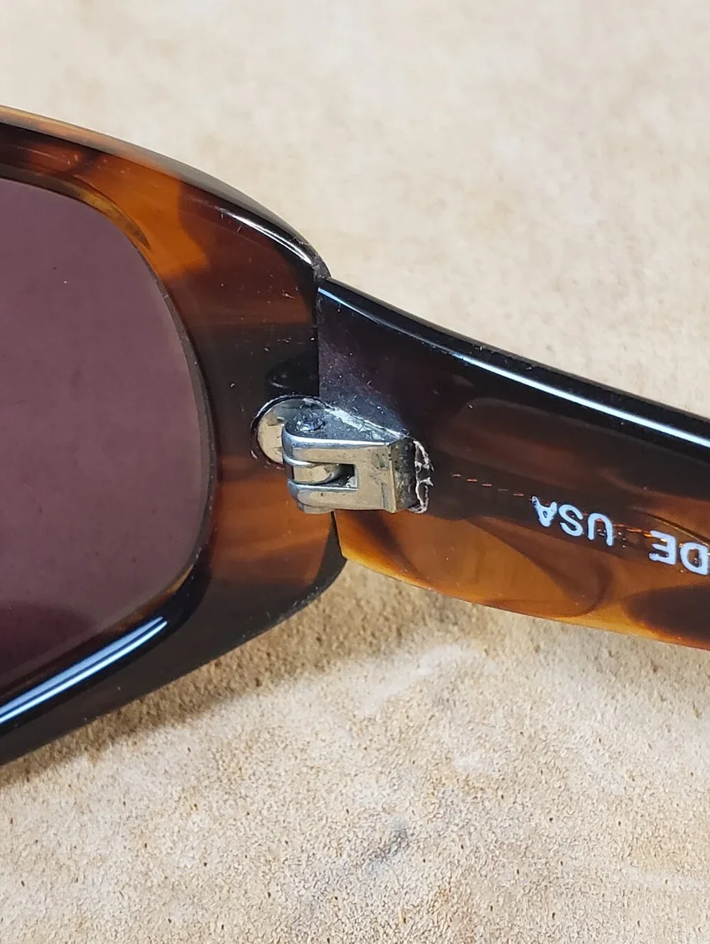 Costa Del Mar 'Osprey' style 6310 Unisex Vintage Sunglasses in Tortoise